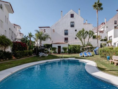 2 bedroom Penthouse for sale in Nueva Andalucia with pool garage - € 595