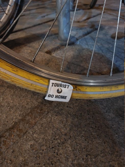 A pin in a tourist bike in Valencia with the message 'Tourist go Home'