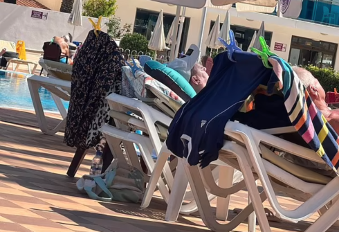 Two men branded as 'selfish' in Benidorm for using more than one sun lounger