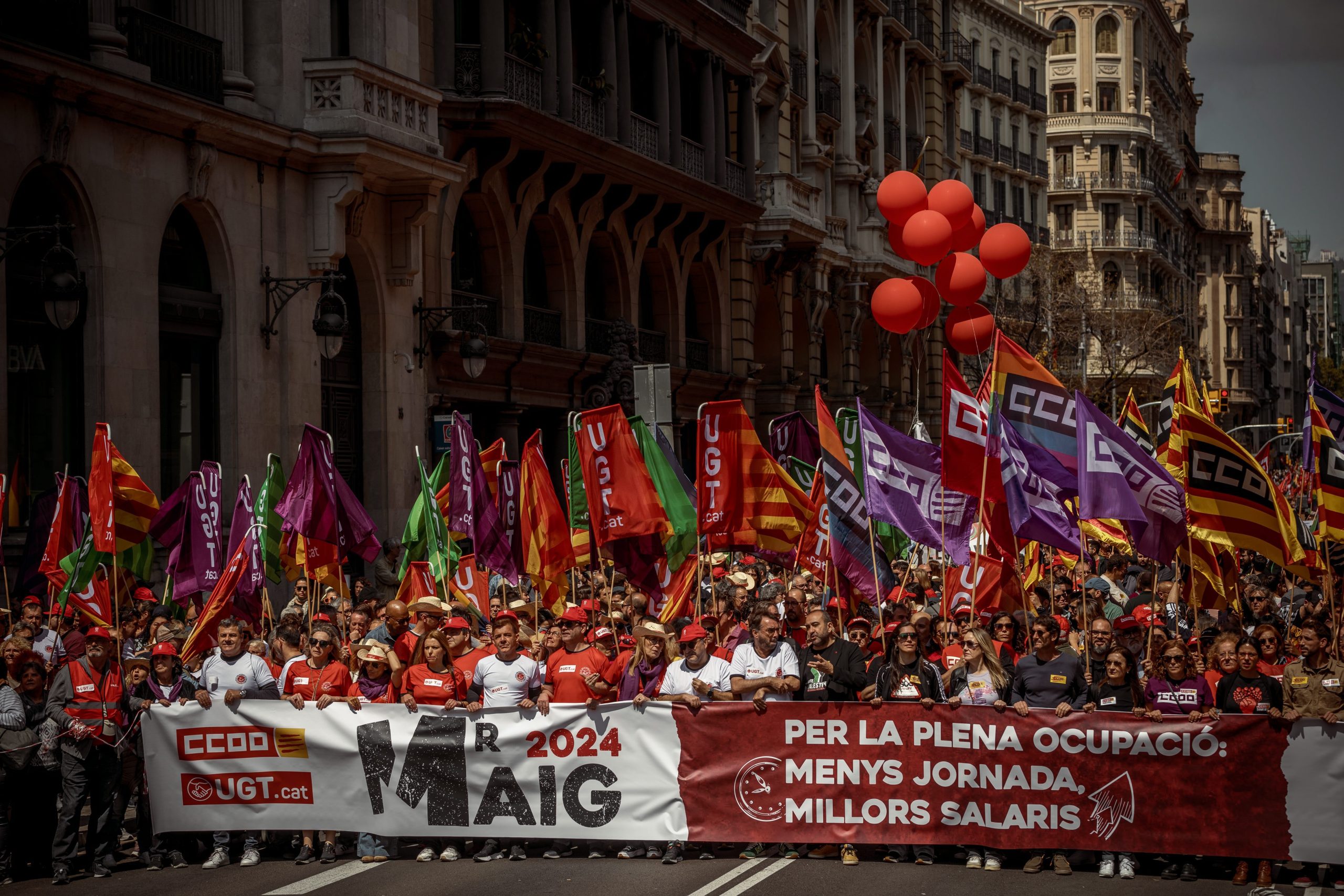 Thousands take to the streets of Barcelona to demand a 37.5 hour work ...