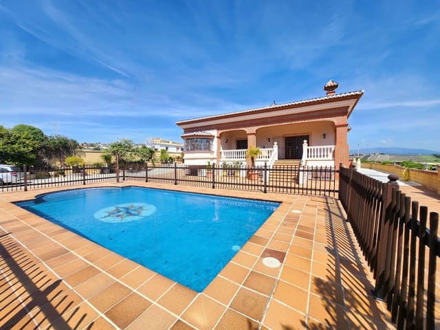 4 bedroom Villa for sale in Manilva with pool - € 940