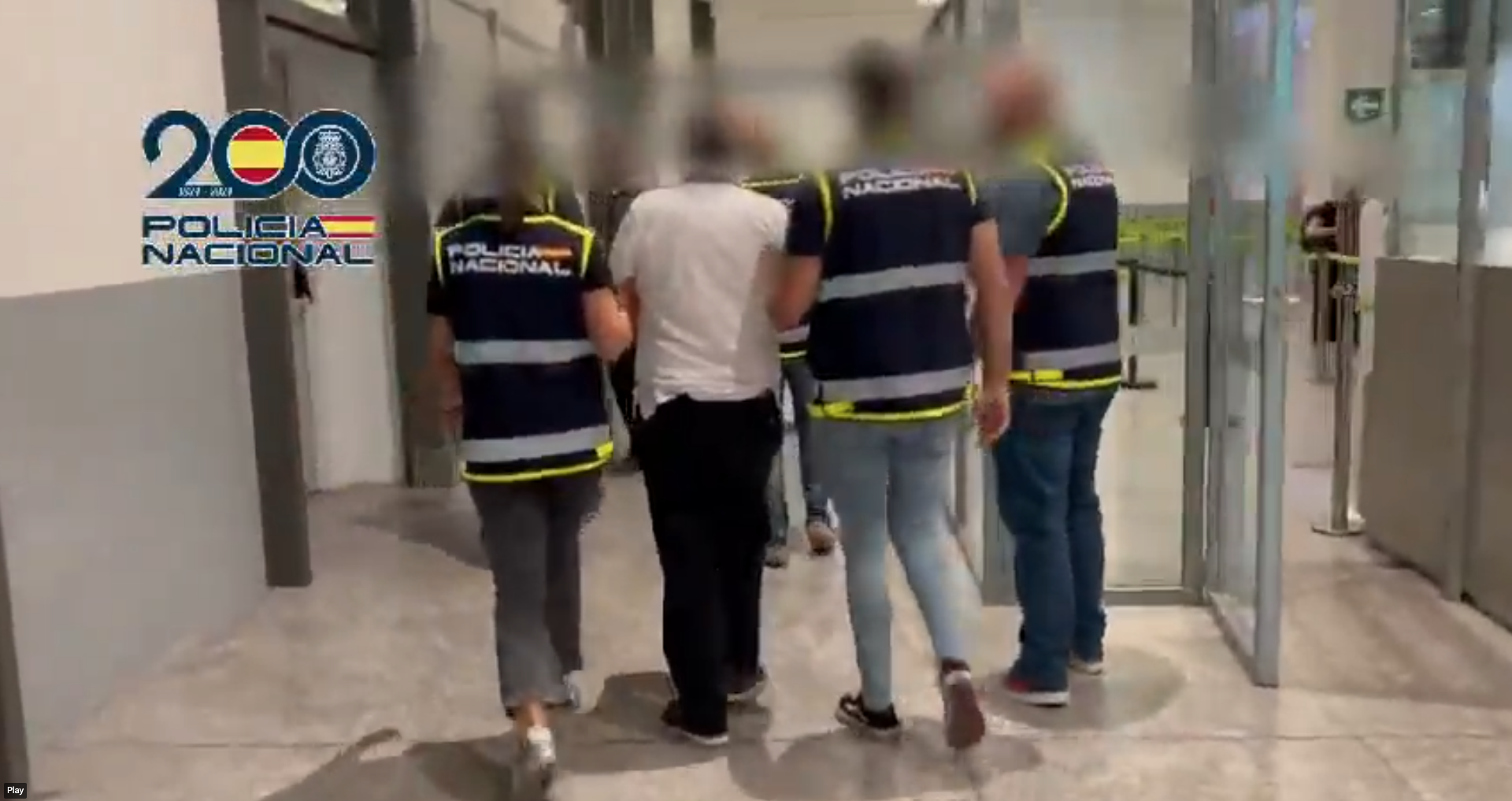 The suspect accused of trafficking 'blood diamonds' is detained in Malaga Airport