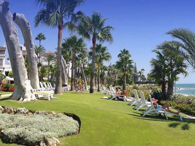 3 bedroom Apartment for sale in Estepona with garage - € 780