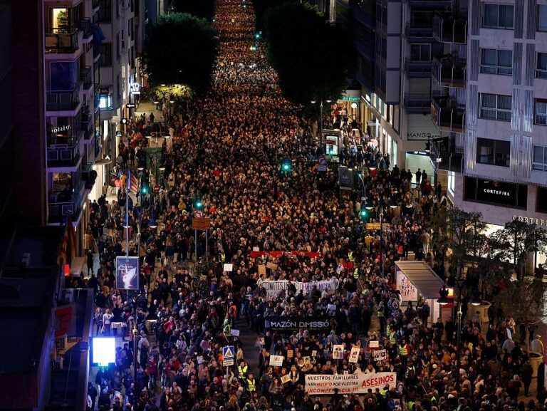 30,000 people demand Carlos Mazon resignation in latest Valencia ...