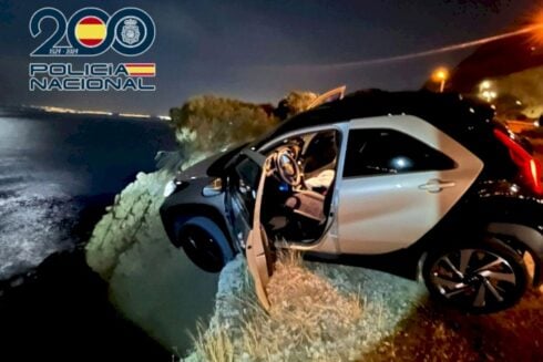 Police bravely prevent suicidal woman from driving off Costa Blanca clifftop