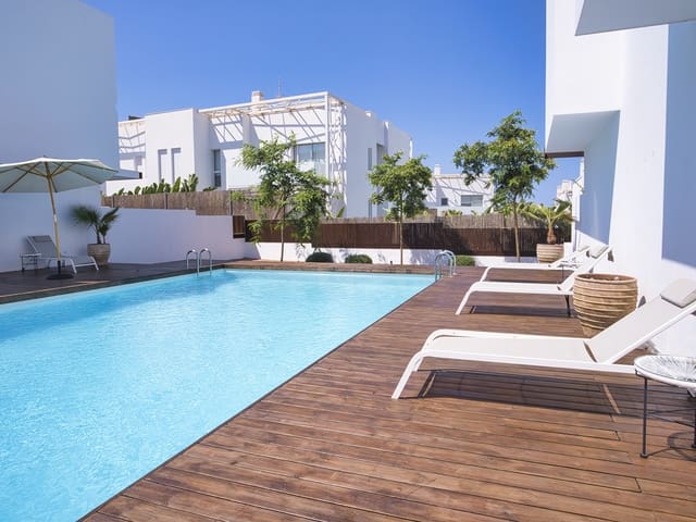 2 bedroom Townhouse for sale in Sant Agusti des Vedra with pool garage - € 560