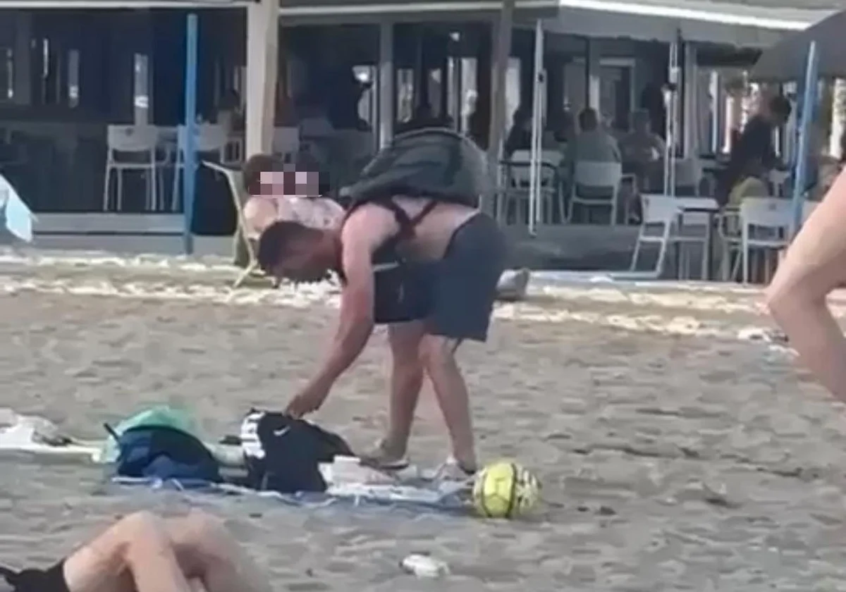 WATCH: Brazen thieves rummage through belongings on a Malaga beach - before being caught moments later