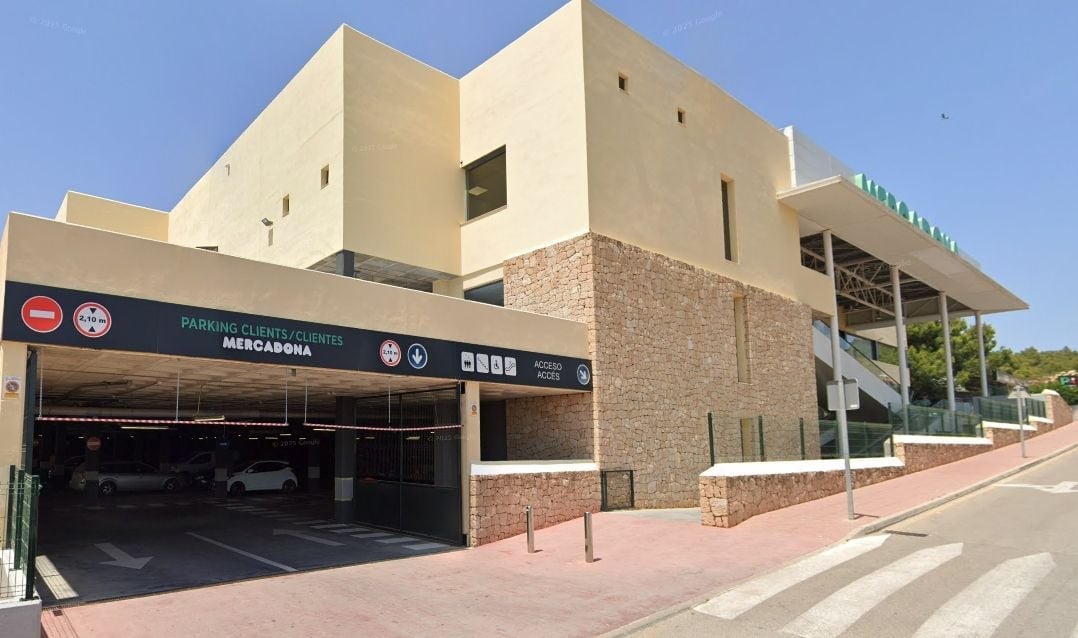 British man dies in hospital after seven-metre fall at Ibiza supermarket car park