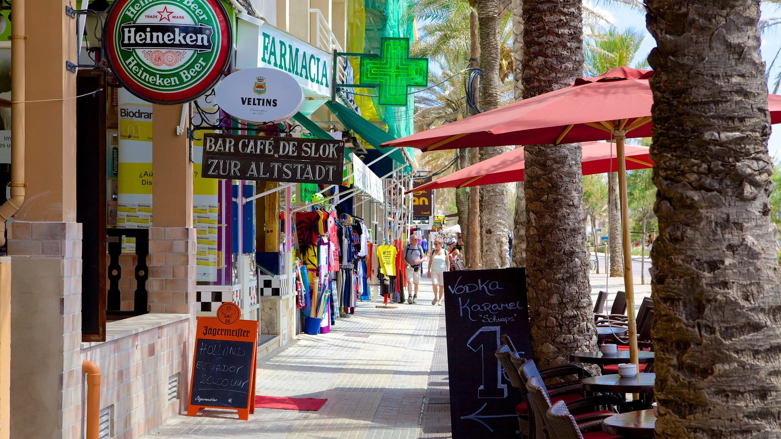 German tourist, 37, runs amok- vandalising cars before dropping dead in Mallorca street
