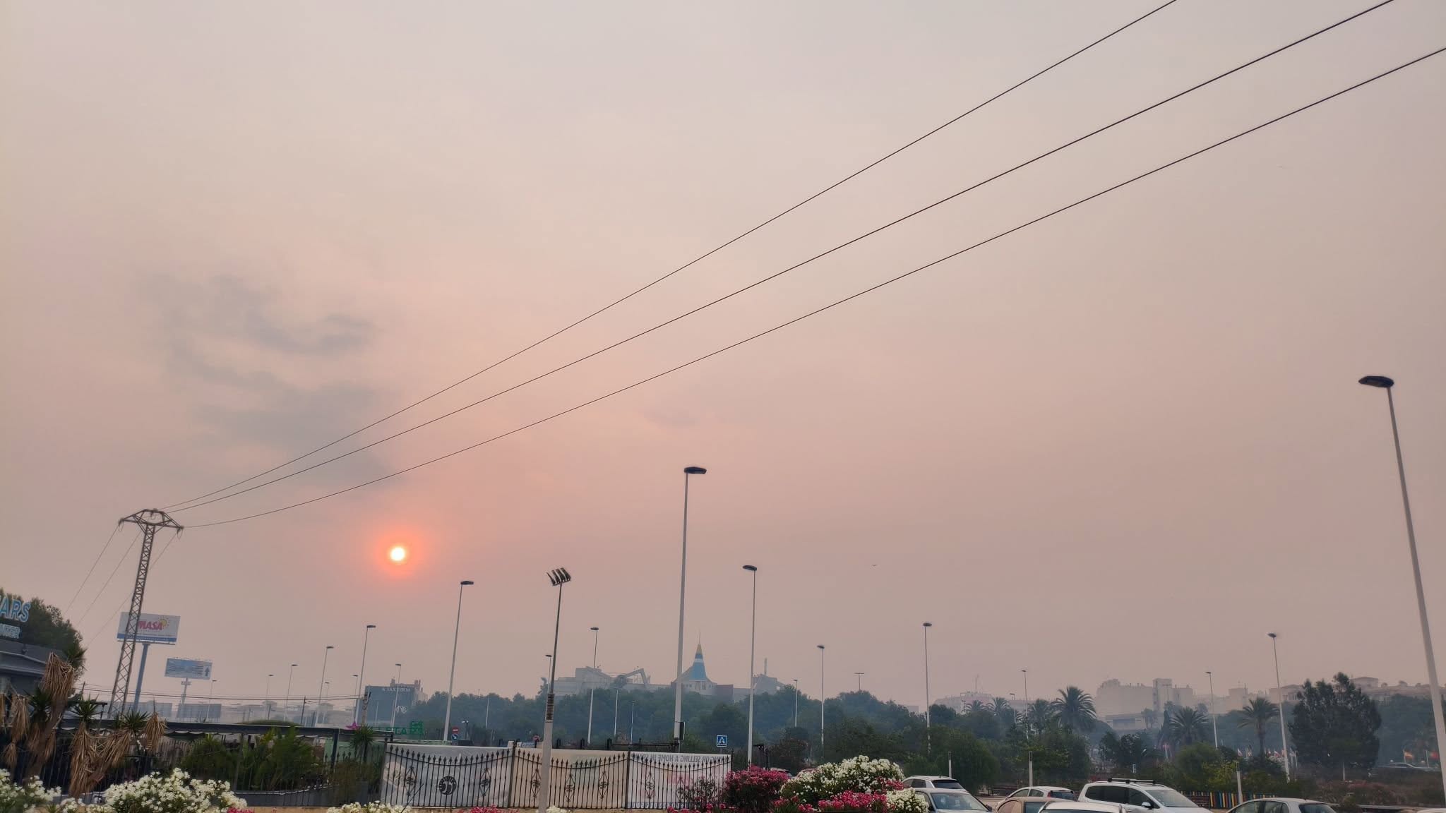 WATCH: Residents told to shut windows as forest fire smoke travels hundreds of kilometres to Costa Blanca