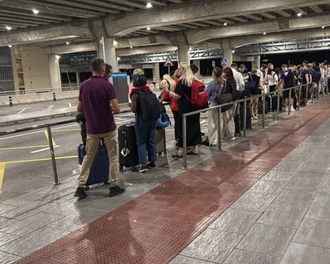 Taxi association rubbishes claims of long queues for cabs at Costa Blanca airport