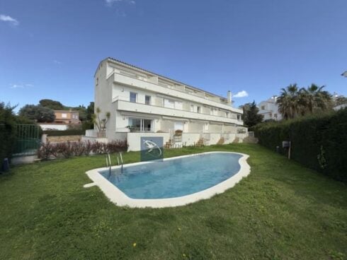 3 bedroom Semi-detached Villa for sale in S'Agaro with pool garage - € 600