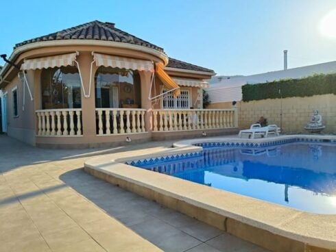 2 bedroom Villa for sale in La Romana with pool - € 279