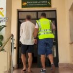 Thief causes concern by stealing 30 foreign car number plates within a week in Costa Blanca tourist town