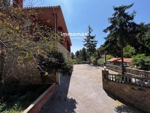 3 bedroom Villa for sale in Vallirana with garage - € 440