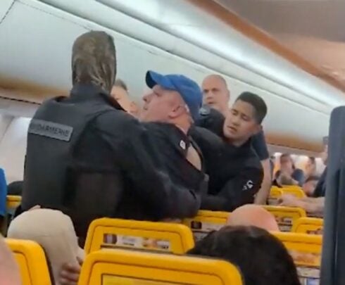 WATCH: Drunk British stag party en route to Costa Blanca via Ryanair are removed by French police