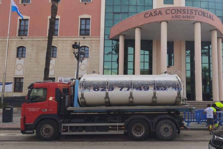 Drinking water restored to 100,000 residents who endured 10 days without supplies on Spain's Mar Menor