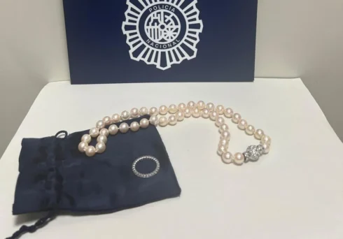 Police arrest man who stole €7k of jewellery from his aunt who was flying to UK from Costa Blanca airport