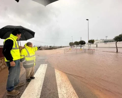 RED ALERT continues with heavy rain battering the Costa Blanca and Murcia causing some localised floods