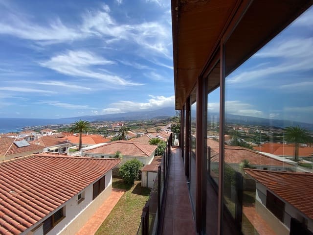 4 bedroom Villa for sale in Los Realejos with garage - € 450