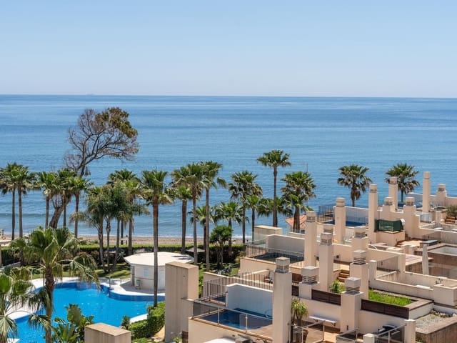 2 bedroom Penthouse for sale in Estepona with pool garage - € 630