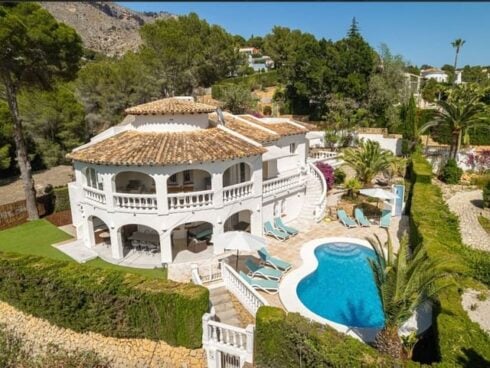 4 bedroom Villa for sale in Altea la Vella with pool - € 895