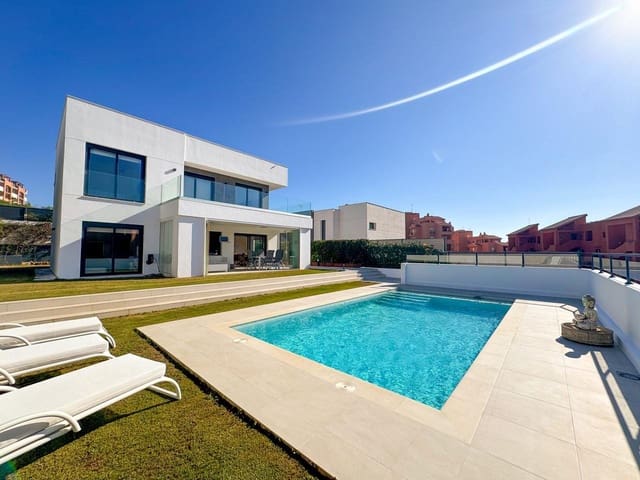 3 bedroom Villa for sale in Manilva with pool garage - € 895