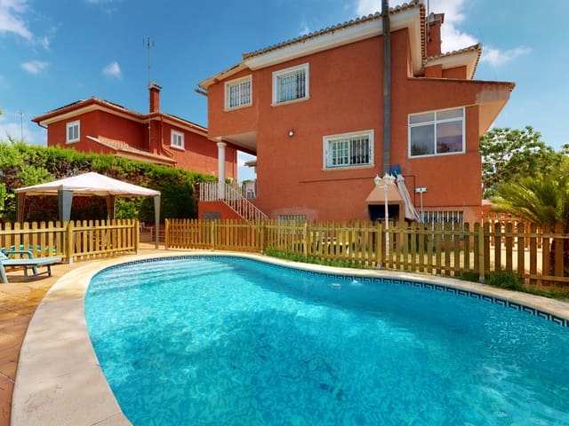 6 bedroom Villa for sale in La Canada with pool - € 599