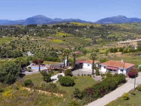 4 bedroom Finca/Country House for sale in Pizarra with pool - € 450