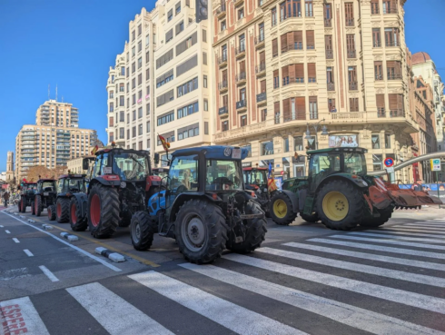 Angry farmers with over 100 tractors set to disrupt Valencia's streets over 'unfair' EU-South America deal