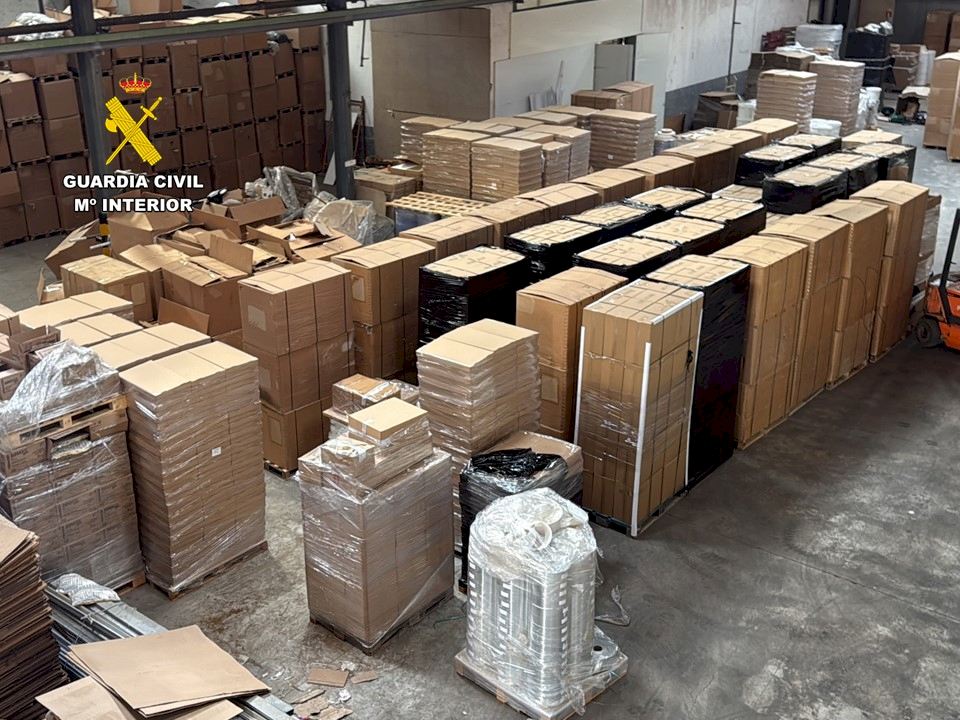 Fake cigarette factory raided with €3m of products set for black market sales in Spain