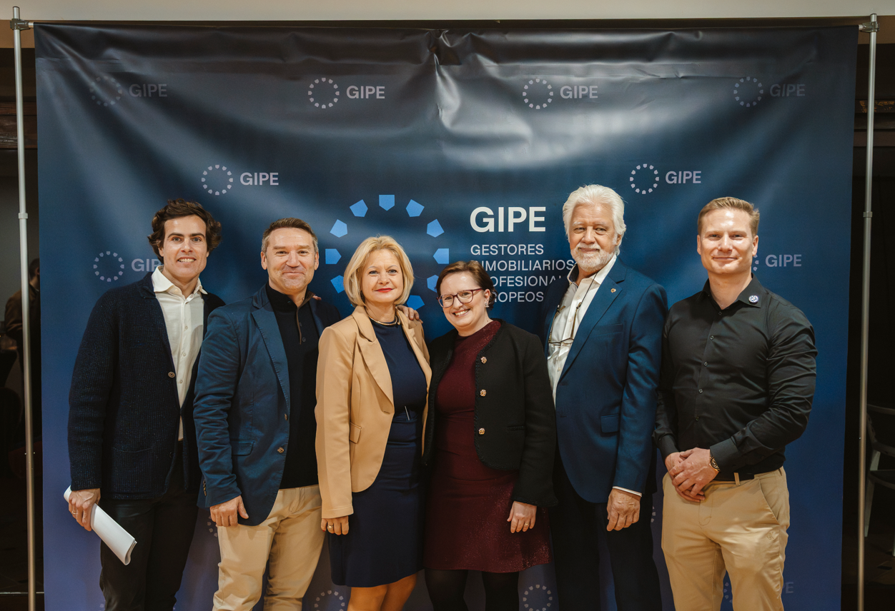 New rules for real estate agents in Andalucia come into force – glitzy event on Marbella’s Golden Mile explains how they work