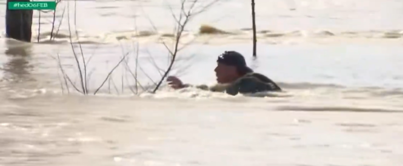 WATCH: Swedish expat attempts to swim across river to rescue pets from his home during flooding in Jerez – with predictable results