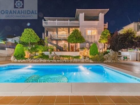 5 bedroom Villa for sale in Albolote with pool - € 485