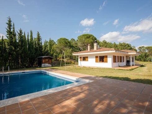 4 bedroom Villa for sale in Llambilles with pool garage - € 604