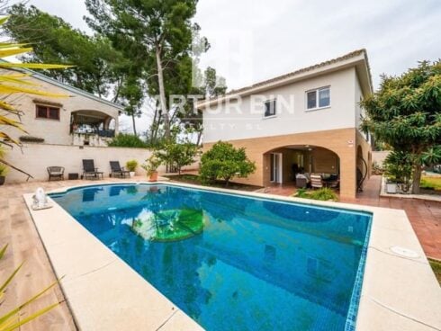5 bedroom Villa for sale in L'Eliana with pool garage - € 597