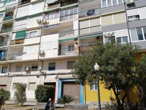 Man shot dead- possibly by 'stray' bullet- on balcony of his Costa Blanca home