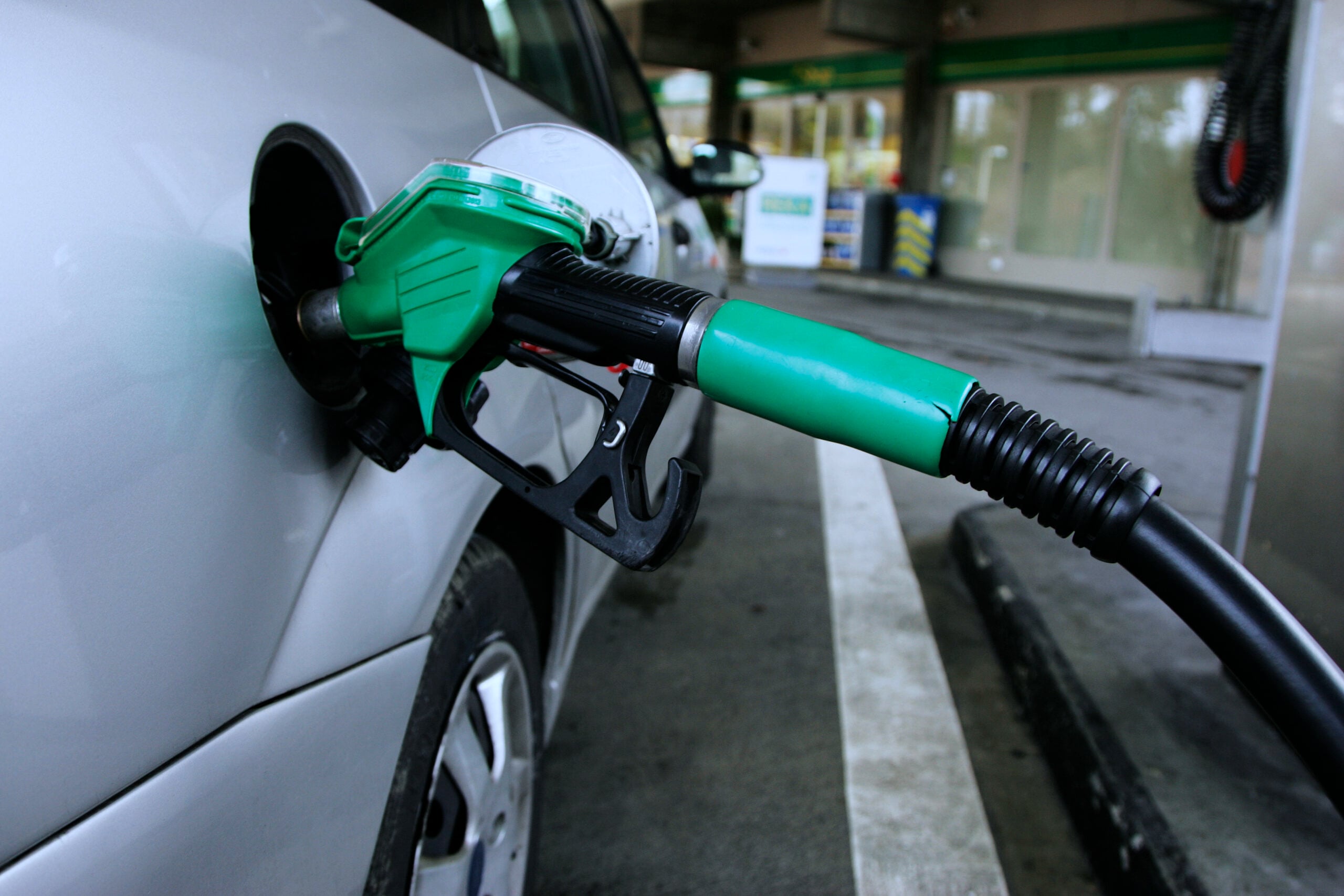 Good news for motorists: Filling up now €10 cheaper after Spanish government slashes VAT on fuel