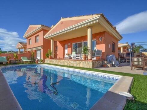 4 bedroom Villa for sale in Deltebre with pool garage - € 300
