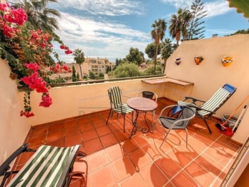 2 bedroom Apartment for sale in La Herradura with garage - € 290