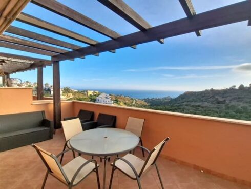 2 bedroom Penthouse for sale in Manilva with pool garage - € 290