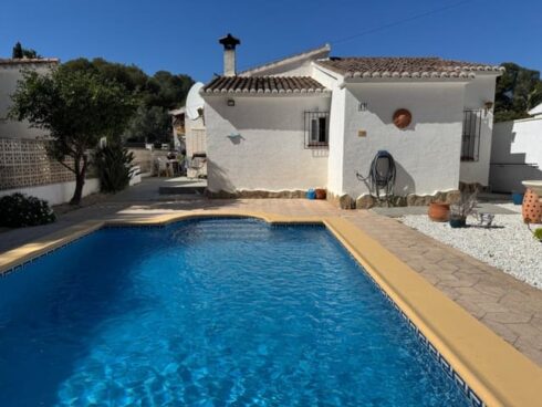 3 bedroom Villa for sale in Moraira with pool garage - € 429