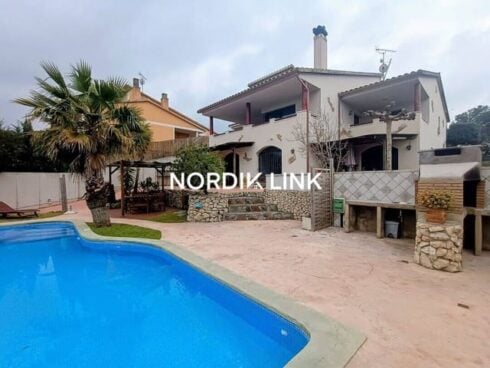 4 bedroom Villa for sale in Olerdola with pool - € 390
