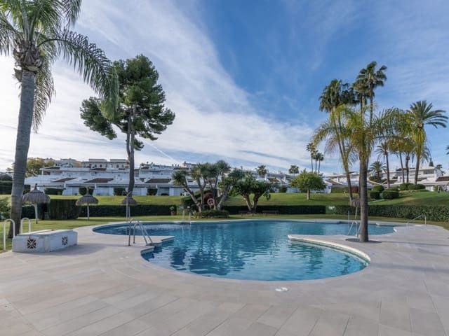 2 bedroom Villa for sale in Aloha Golf - € 495