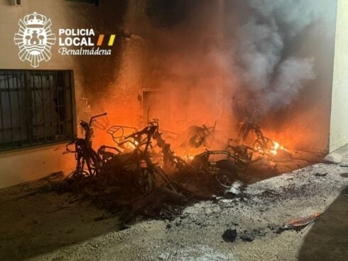 Fire tears through Benalmadena. Credit: Policia Local Benalmadena