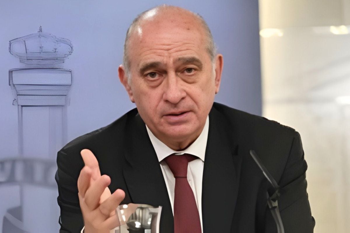 Trial begins in Spain for ex-PP minister accused of spying on colleague who threatened to expose rampant corruption