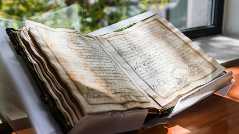 Unique 17th century manuscript that vanished over 100 years ago is discovered by Spanish police in online sale