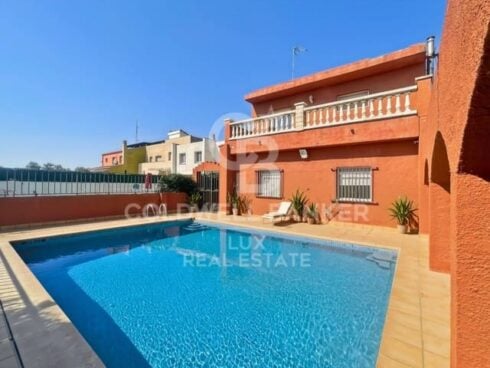 5 bedroom Semi-detached Villa for sale in Llers with pool garage - € 375