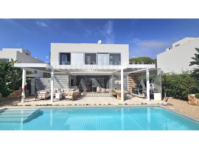 3 bedroom Villa for sale in Cala Llenya with pool - € 2