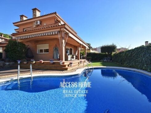 4 bedroom Villa for sale in Sant Pol de Mar with pool garage - € 695